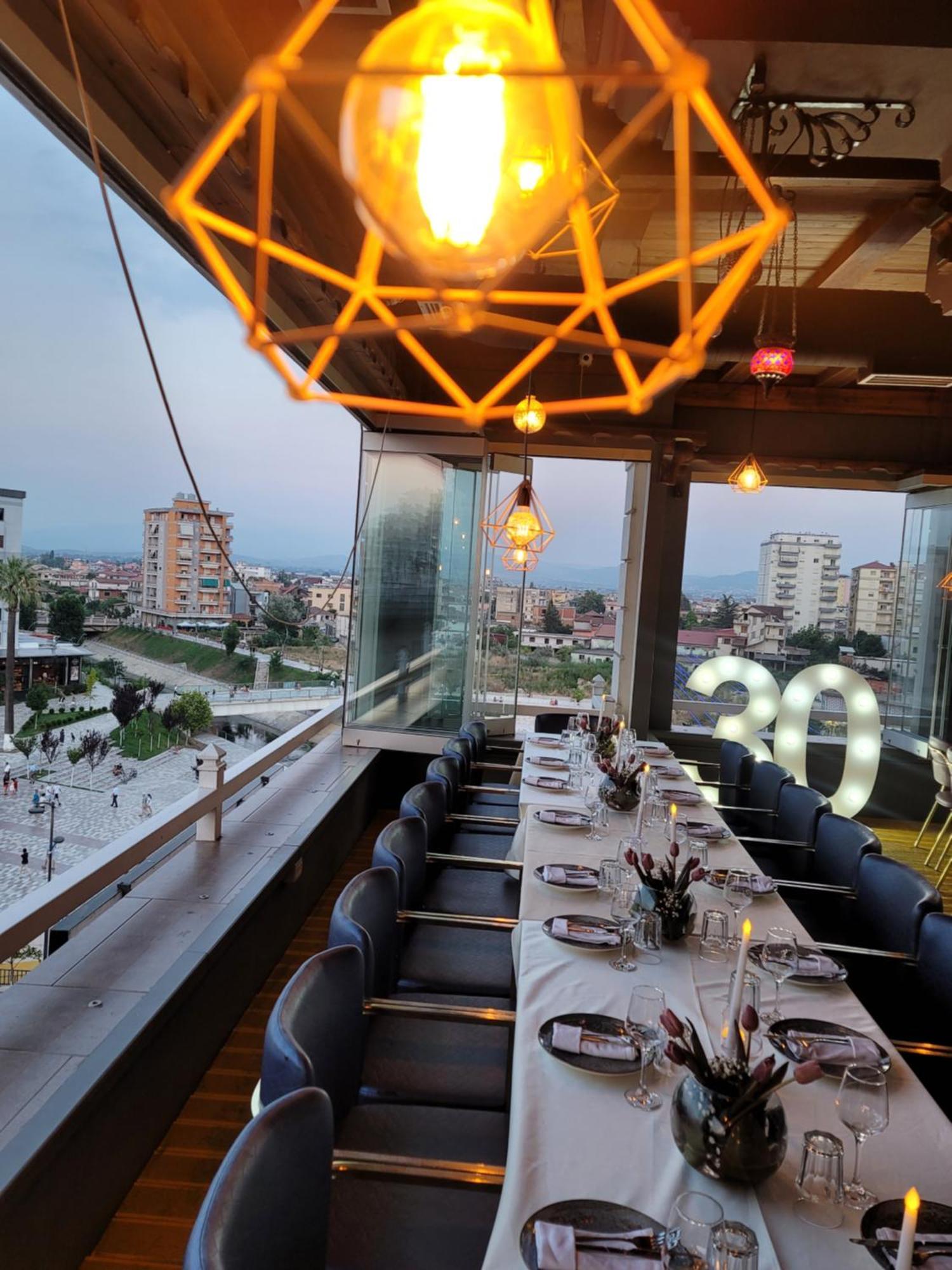 Apollonia Hotel Fier Bagian luar foto